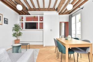Authentic apartment 1BR-4P République - Le Marais