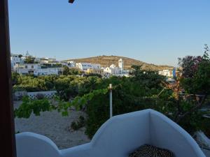 Andreas Studio with Private Parcking Milos Greece