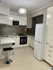 Mirror Lake Apartments