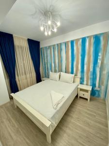 Mirror Lake Apartments