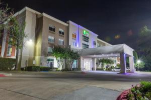 Holiday Inn Express & Suites Arlington North – Stadium Area by IHG