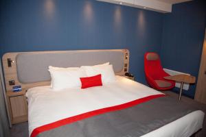 Holiday Inn Express Cardiff Bay by IHG