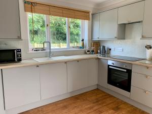 Modern Beach House 3 bed, 3 bath - Balcony sea view