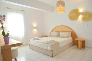 Giannis Hotel Apartments Milos Greece