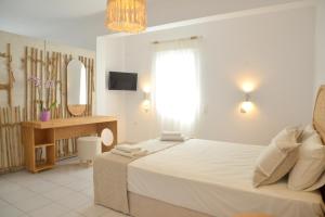 Giannis Hotel Apartments Milos Greece