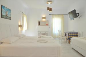 Giannis Hotel Apartments Milos Greece