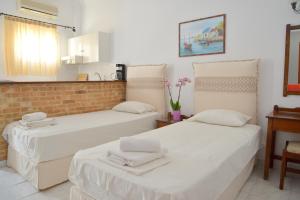 Giannis Hotel Apartments Milos Greece