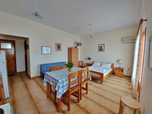 Seaview- 2 Space - selfcatering Apartment - Helen No 3 Arkadia Greece