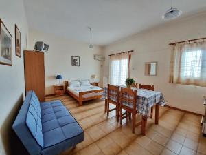 Seaview- 2 Space - selfcatering Apartment - Helen No 3 Arkadia Greece