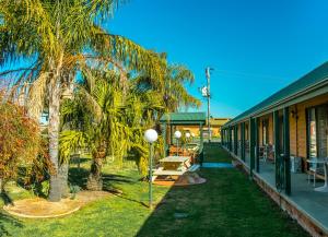 Deniliquin Country Club Motor Inn