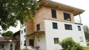 Haus Martinsklause - 平斯旺