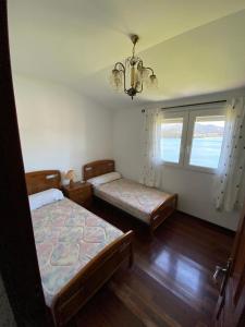 apartamento con vistas al mar y la montaña
