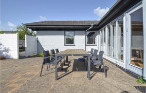 Beautiful Home In Allingåbro With Wifi