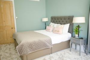 Seaview Mansion Apartment - Central Hove with PARKING