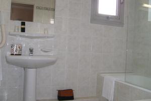 Hotels Cit'Hotel Saint Jacques : Chambre Lits Jumeaux avec Baignoire