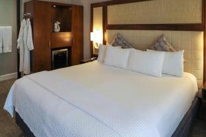 Deluxe King Room room in Almond Tree Inn