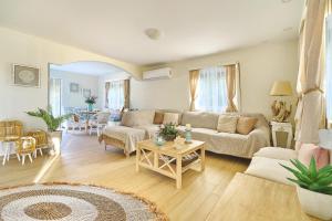 Corali House