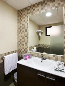 Room #1262858 room in Hotel Puente Real