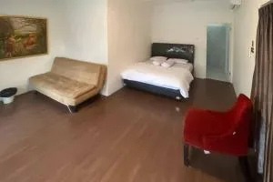 RedDoorz Plus @ Megamendung Puncak 2 - Cilember Udik 1