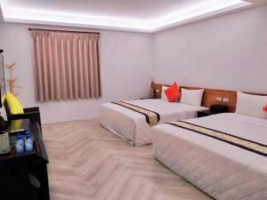 Phòng Bốn Người Có Bồn Tắm (Quadruple Room with Bathtub)
