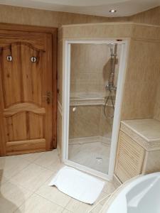 Śwarna Wynajem Pokoi