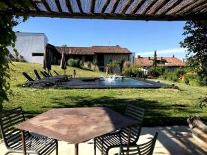 ROSTAGNI 1834 apt with pool in the Barolo region