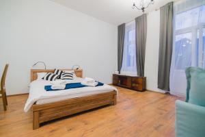 Oak Tree Old Town Apartments