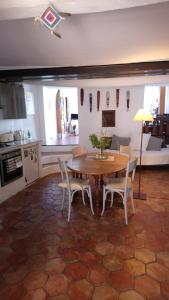 Appartements Dans village medieval pietonnier, Suite executive vue mer exceptionnelle : photos des chambres