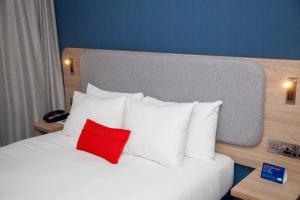 Standard Room with Free Hot Breakfast room in Holiday Inn Express Cardiff Bay an IHG Hotel