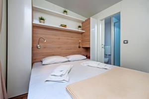 Mobile Homes Delta Marine at Campsite Lopari 