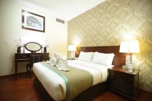 Executive Two-Bedroom Suite With Partial Sea View room in Mermaid Beach Hotel LLC