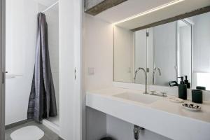 2 bedroom suites with AC next to Avenida da Liberdade