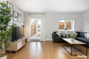 Turtle and Rabbit - Comfortable and Spacious Houses - Canvey-on-Sea