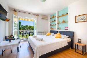 Sunny Days Sara - ZF Hvar