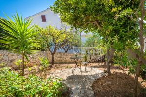 Sunny Days Sara - ZF Hvar