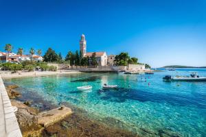 Sunny Days - Sara Hvar