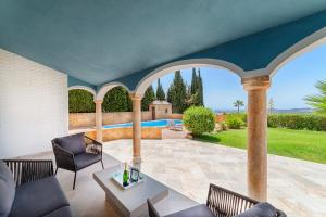 Villa Mimosa sleeps 8 with Heated Pool