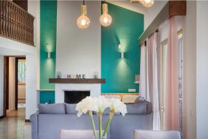 Villa Mimosa sleeps 8 with Heated Pool