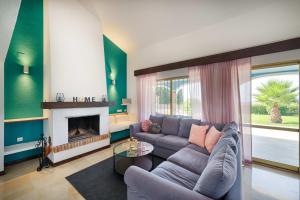 Villa Mimosa sleeps 8 with Heated Pool