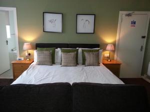 Quadruple Room with Bath room in Inchture Hotel