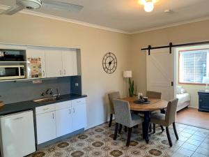 サンシャインコースト Montville Holiday Apartments 3つ星 ゲストハウス ロビー