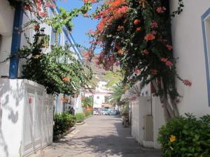 Harbour 332 in Puerto De Mogan by El Sirocco