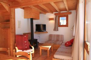 Chalets L'Aouro Hameau des Chazals Nevache Hautes Alpes : photos des chambres