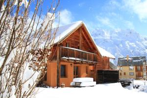 Chalets Les Elfes Hameau des Chazals Nevache Hautes Alpes : photos des chambres