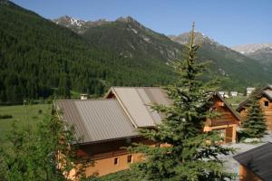 Chalets Les Elfes Hameau des Chazals Nevache Hautes Alpes : photos des chambres