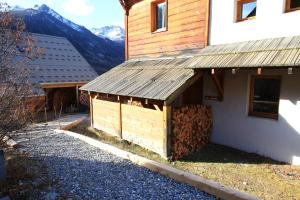 Chalets Le Miou hameau des Chazals Nevache Hautes Alpes : photos des chambres