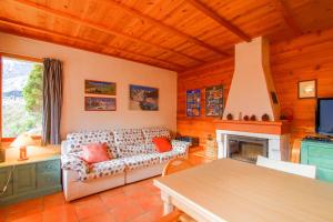 Chalets Le Miou hameau des Chazals Nevache Hautes Alpes : photos des chambres