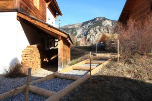 Chalets Le Miou hameau des Chazals Nevache Hautes Alpes : photos des chambres