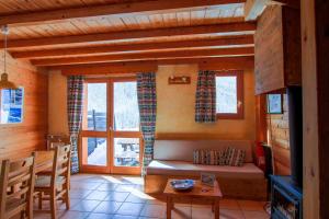 Chalets Le Gouroun Hameau des Chazals Nevache Hautes Alpes : photos des chambres