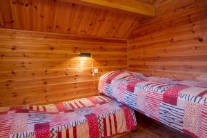 Chalets Le Queyrellin hameau des Chazals Nevache Hautes Alpes : photos des chambres